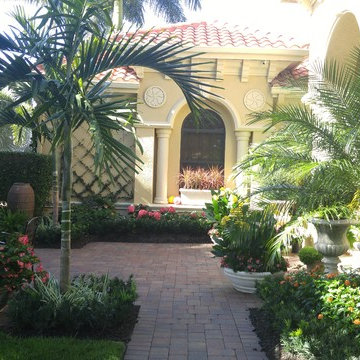 Upscale Elegance in a Courtyard Garden