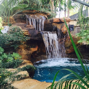 Brentwood Naturalistic Pool & Spa with Waterfalss