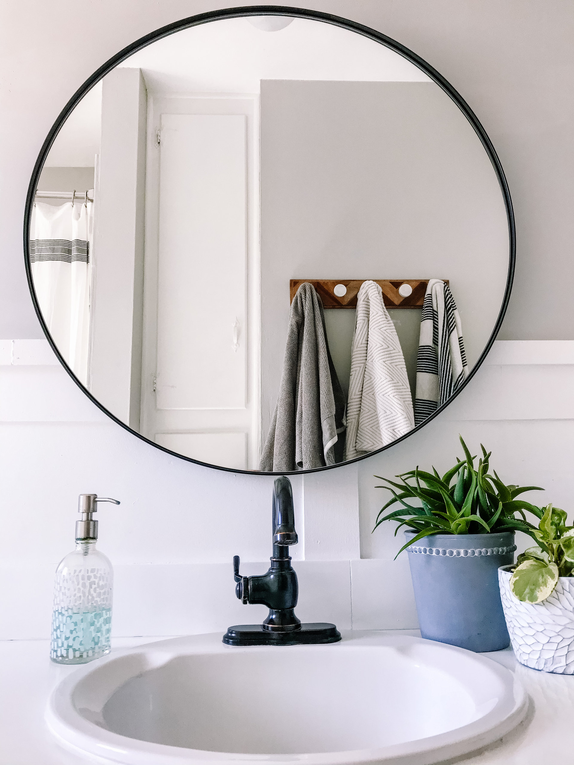 Cheyenne Framed Round Mirror, Black