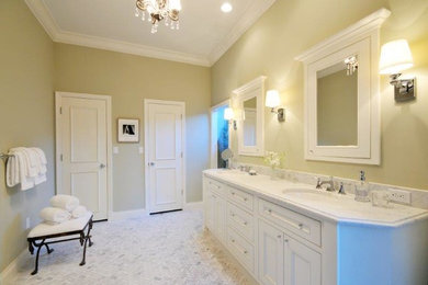Inspiration for a timeless bathroom remodel in Tampa