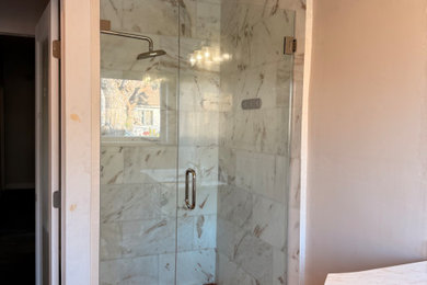 Bathroom photo in Los Angeles