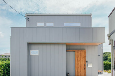 Inspiration for a gey two floor detached house in Other with a lean-to roof, a metal roof and a grey roof.