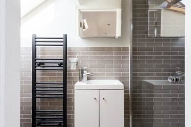 Inspiration for a mid-century modern bathroom remodel in London