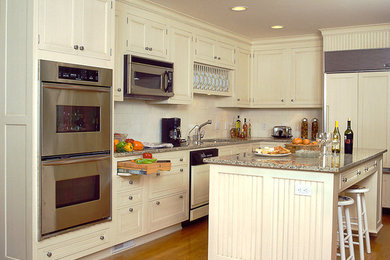 Inspiration for a timeless kitchen remodel in Burlington