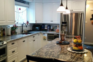 Example of a trendy kitchen design in Toronto
