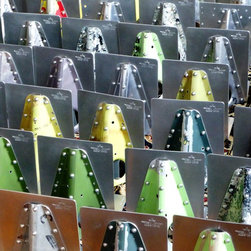 Buchst&uuml;tzen aus Flugzeug- und Hubschrauberblech - Desk Accessories