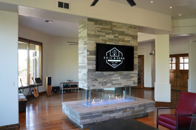 Example of a transitional home design design in Phoenix