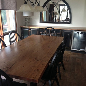 Distressed buffet with Pine table