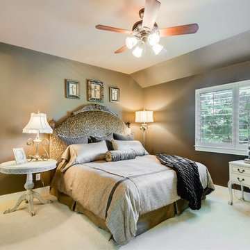MASSIVE GUEST ROOM WITH ANIMAL PRINTS