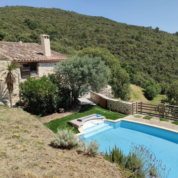 Piscine avec vue sur les Cévennes