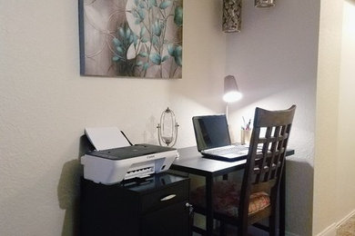 Example of a home office design in Las Vegas