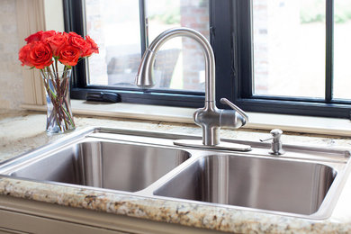 Example of a kitchen design in Nashville