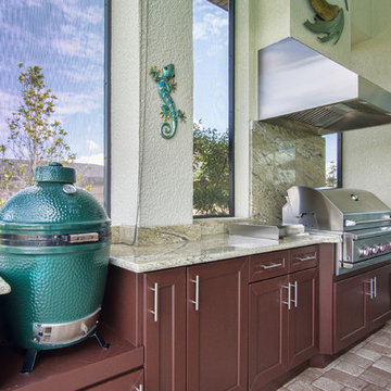 Traditional Style Summer Kitchen and Dining Area