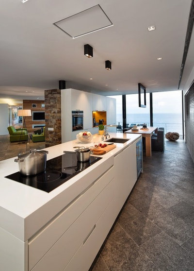 Contemporary Kitchen by VelezCarrascoArquitecto