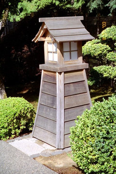 Making Wooden Japanese Garden Lanterns, Diy Japanese Garden Lantern