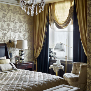 Неиссякаемый источник вдохновения для домашнего уюта: большая хозяйская спальня в классическом стиле с ковровым покрытием и черным полом