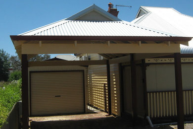 This is an example of a traditional garage in Perth.