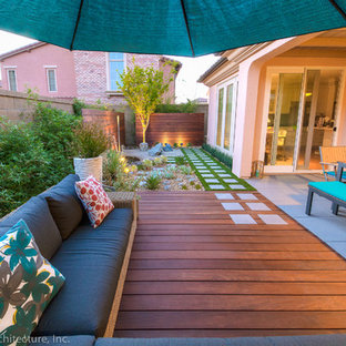 Idées déco pour un petit jardin latéral contemporain avec une entrée ou une allée de jardin et une exposition partiellement ombragée.