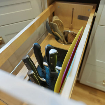 Transitional Kitchen Remodel Done With New Cabinets and Quartzite Countertop