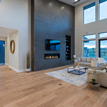Peakview - Living Area with Fireplace