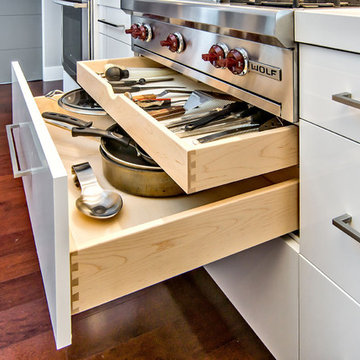 White High-Gloss Contemporary Kitchen