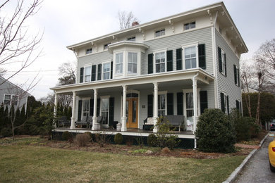 Example of a transitional home design design in New York