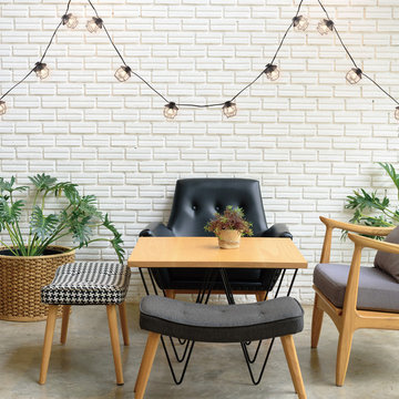 Chicago 10-Light 10ft Outdoor/Indoor String Light, Black Cord, M/F Plugs, Round