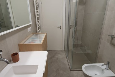 This is an example of a modern bathroom in Milan.