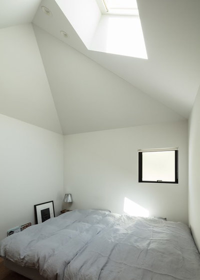 コンテンポラリー 寝室 by YYAA 山本嘉寛建築設計事務所