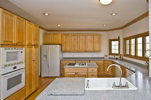 What Cabinet Wall Colors For This Kitchen