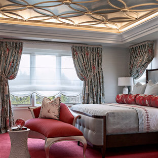 Großes Klassisches Hauptschlafzimmer ohne Kamin mit grauer Wandfarbe, Teppichboden und rosa Boden in Bridgeport