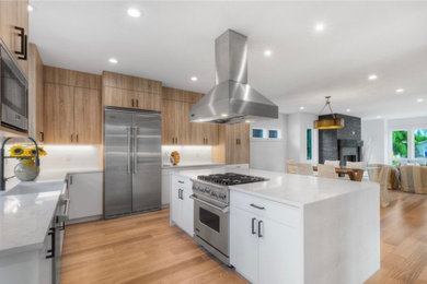 Kitchen - modern kitchen idea in Seattle