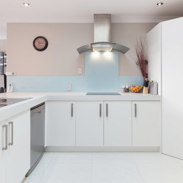 Touchtex Melamine Kitchen in Arctic White