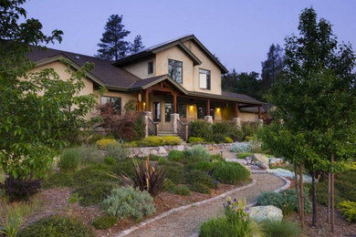 Design ideas for a backyard garden in Sacramento with a garden path and gravel.