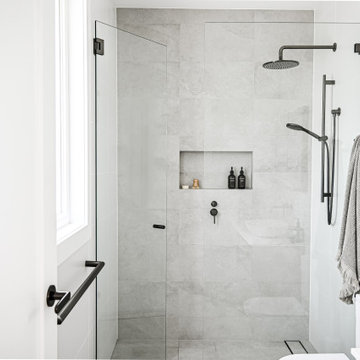 Contemporary master bathroom with tiled shower niche
