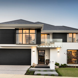 Zweistöckiges, Schwarzes Asiatisches Einfamilienhaus mit Mix-Fassade, Walmdach und Schindeldach in Perth