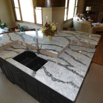 Cambria Seagrove island with Cambria Blackwood perimeter