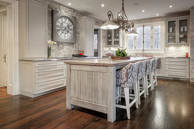 Transitional kitchen photo
