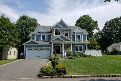Arts and crafts home design photo in New York