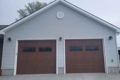 This is an example of a modern garage in Kansas City.