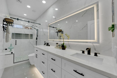 Inspiration for a modern bathroom remodel in Las Vegas