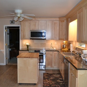 Kraftmaid Cabinetry: Durham Maple Square Natural