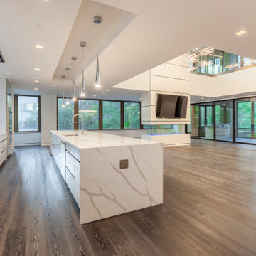 Extravagant Uptown Modern Condo