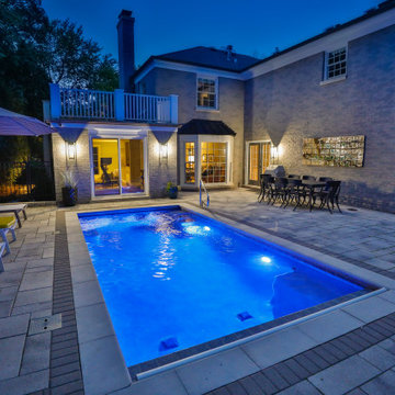 Hinsdale, IL Compact Rectilinear Swimming Pool with Automatic Pool Cover