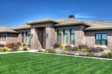 Inspiration for a contemporary one-storey stucco brown exterior in Sacramento.