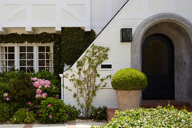 Inspiration for a transitional exterior in Los Angeles.