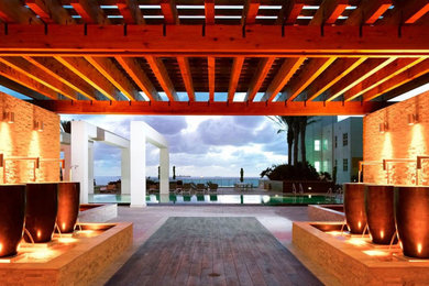Elegant deck photo in Miami
