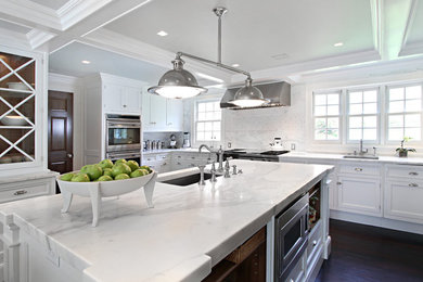 Elegant kitchen photo in New York