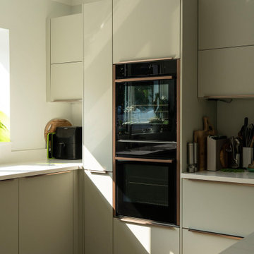 Modern Jade Kitchen in Abingdon