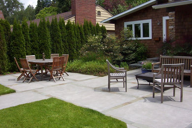 Photo of a traditional patio in Seattle.